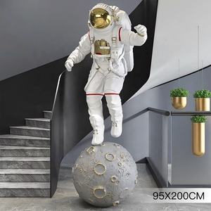 Escultura de astronauta de resina para interiores, decoración de fibra de vidrio, estatua de astronauta en La <span class=keywords><strong>Luna</strong></span>, figurita de estación <span class=keywords><strong>espacial</strong></span>, escultura para Decoración - Product Image 4