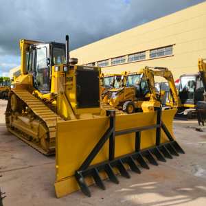 Bulldozer CAT D5M d'occasion, faible nombre d'heures de fonctionnement, excellent état, prix compétitif, puissance élevée et efficace, garantie après-vente d'un an - Product Image 4