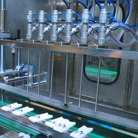 Machine de remplissage électrique automatique à gravité contrôlée par PLC pour l'emballage de liquides (eau, eau de Javel) en fûts - Vente chaude