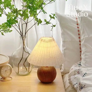 Lampada da <span class=keywords><strong>Tavolo</strong></span> in Stile Nordico con Finitura in <span class=keywords><strong>Legno</strong></span> di Noce Plissettato, Telecomando, Luce Dimmerabile a Tre Colori, Calda e Romantica, Minimalista - Product Image 3