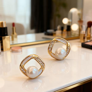 Pendientes Luvack con perlas cultivadas blancas, diseño geométrico redondo AAA, para mujer, uso diario - Product Image 3