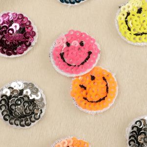 Mini Patch Brodé Scintillant et Coloré de 2 cm à Thermocoller, Motif Visage Souriant Mignon, pour Décoration de Vêtements, Chaussures et Chapeaux - Product Image 4