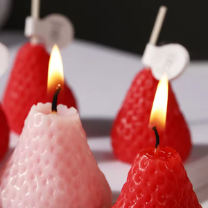 Vela Aromática con Forma de Fresa, Novedosa, de Cera de Parafina, Simulación de Fruta, para Regalo de Cumpleaños o Accesorios - Product Image 3
