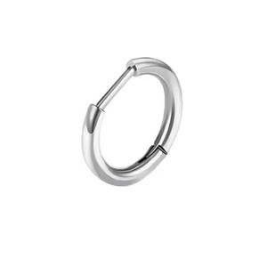 Fabricant personnalise des boucles d'oreilles en alliage de titane F136 de haute qualité, des boucles d'oreilles épaisses, des bijoux perforés à la mode - Product Image 6