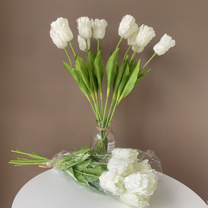 Venta al por mayor Diy tulipanes artificiales de seda de alta calidad <span class=keywords><strong>10</strong></span> ramas Flor de tulipán de imitación blanca para la decoración de la boda - Product Image 2