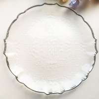 Assiettes de présentation en verre à bord doré blanc pour événements, fêtes, mariages, dîners et décoration