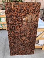 Grande dalle de granit rouge de l'Himalaya pour la décoration d'escaliers intérieurs et les produits de cuisine