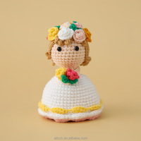 Poupée de mariée au crochet faite à la main, bouquet de mariage, adorable figurine en fil, amigurumi, cadeau pour mariée et demoiselle d'honneur, objets décoratifs