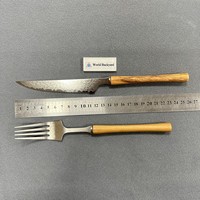Kit de couverts de table en bois d'olivier et acier Damas, couteau à steak dentelé et fourchette, léger, 67 couches d'acier Damas