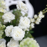 Boules de fleurs artificielles classiques en rose et hortensia, aux couleurs blanc et vert, pour la décoration de tables de mariage et d'intérieur
