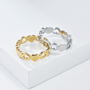 แหวนรูปหัวใจเหล็กกล้าเคลือบทอง แฟชั่นเครื่องประดับสำหรับทุกเพศ ของขวัญ - Product Image 1