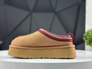 Zapatos de Marca de Diseñador - Botas de Nieve de Invierno Modernas y Elegantes, de Lana y Cuero, con Suela Gruesa, Pantuflas, Botas Envolventes, Estilo Casual Descalzo - Product Image 4