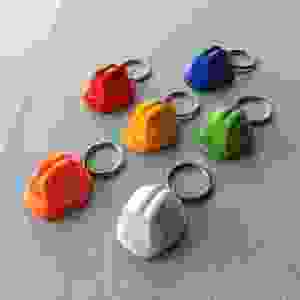 Porte-clés en plastique personnalisé en forme de mini-casque de sécurité IStapromo Gifts Wholesale, porte-clés créatifs en forme de casque de sécurité avec logo - Product Image 2