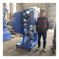 Machine de moulage pour bombes de bain moussantes hydrauliques et bombes de bain vapeur