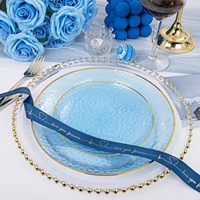 Lot de 60 assiettes en plastique bleu clair, assiettes bleues martelées, assiettes jetables fantaisie transparentes avec assiettes à bordure dorée pour la fête