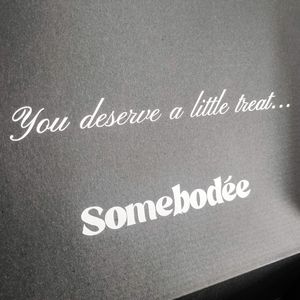 Cajas de envío cuadradas con logotipo personalizado Cajas de regalo de correo reutilizables para gorras de ropa - Product Image 6