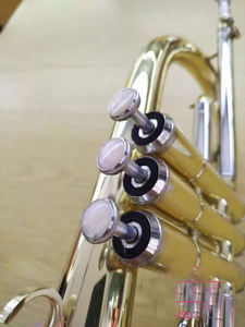 Flugelhorn de qualité supérieure à 3 pistons, <span class=keywords><strong>instrument</strong></span> en laiton avec finition laquée or et étui rigide - Product Image 4