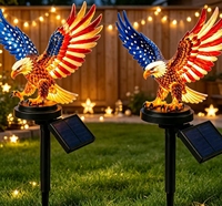Lampes solaires de jardin en forme d'aigle chauve, peintes à la main, avec ailes de drapeau américain, en résine, pour décoration de jardin, IP65