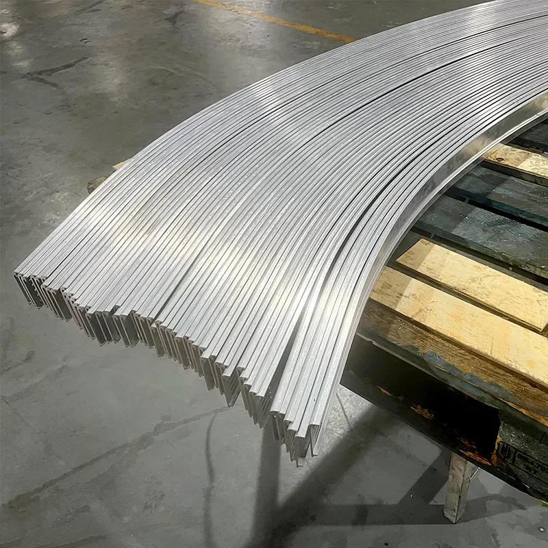 Fourniture d'usine chinoise service d'extrusion d'aluminium incurvé et de cintrage de profilés en aluminium