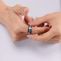 Cincin ular Vintage modis tahan air cincin baja tahan karat latar belakang hitam biru dengan cincin lumba-lumba emas untuk pria