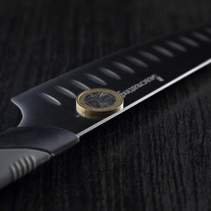 Lame en acier inoxydable de <span class=keywords><strong>couteau</strong></span> <span class=keywords><strong>Santoku</strong></span> de cuisine japonaise de 7 pouces avec poignée en plastique souple TPR - Product Image 5