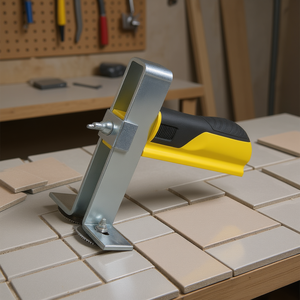 Jauge de découpe de dalles avec cadre métallique et poignée jaune pour une découpe précise des carreaux - Product Image 3