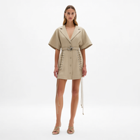 Nouvelle Robe Blazer Mini Femme Personnalisée Beige à Col Cranté, Col en V, Manches Courtes, Boutonnée, Corset et Ceinture à Nouer