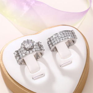 Anello con Cristalli Pavé per Donne, Tono Argento, Elegante Accessorio Moda per Uso Quotidiano e Feste - Product Image 4