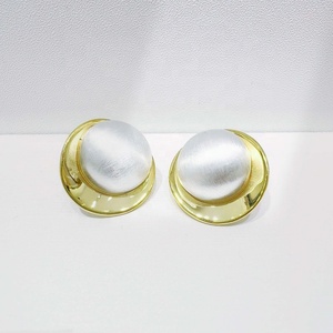 Precio de fábrica: Pendientes grandes geométricos de plata de ley 925, chapados en oro bicolor, con perlas, estilo hip hop, gruesos, estilo western. - Product Image 1