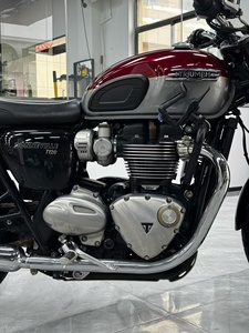 Moto d'occasion de marque rétro modèle T120 gris et rouge, 10300 km, année 2021, marque Enjoy, design emblématique - Product Image 3