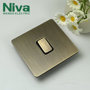 Niva 3-gang Bronze ánh sáng thông minh chuyển đổi retro phong cách <span class=keywords><strong>push</strong></span> <span class=keywords><strong>button</strong></span> tường Ổ cắm điện Kim Loại Nhà Ổ Cắm Anh tiêu chuẩn cho khách sạn - Product Image 4