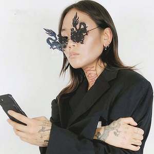 Nouveautés 2020, lunettes de soleil vintage uniques et amusantes, lunettes de soleil punk sans monture en forme de dragon - Product Image 2