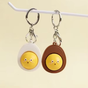 Llavero de simulación con botón de huevo de té, accesorio antiestrés, cara divertida y adorable - Product Image 1