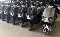 Moto électrique urbaine tendance pour adultes, cyclomoteur à deux roues, moteur 1500W, pneus anti-explosion, batterie au plomb-acide, autonomie 50-160 km