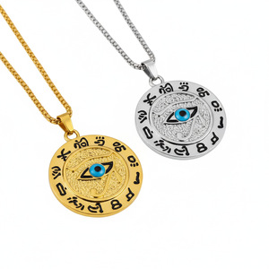 Collier avec pendentif œil d'Horus, symbole égyptien ancien, ton or et argent, bijoux unisexes, à porter au quotidien - Product Image 1