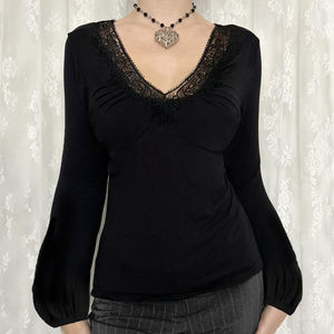 Elegant Black Lace <b>Patchwork</b> V Neck Ruched Bust Lantern Sleeve <b>Top</b> Women Versatile Slim Fit Flattering <b>Top</b> - Product Image 2