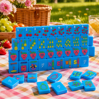 Plaque en acrylique bleu clair Mahjong américain aux fruits tropicaux modernes, cerise, ananas, fraise, forme de cœur, gravée au laser à l'arrière