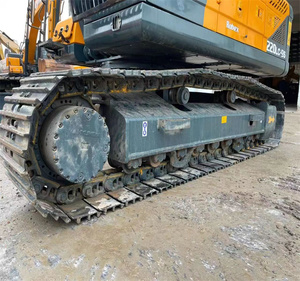Excavatrice sur chenilles Hyundai 220-9s d'occasion, modèle 2018, poids opérationnel de 20 tonnes, capacité de la benne de 0,8 m3, équipement de base inclus, stock de bonne qualité - Product Image 2