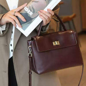 Sac fourre-tout en cuir véritable pour femme, sac à bandoulière élégant, sac à épaule rétro haut de gamme, sac à main polyvalent et tendance pour les trajets quotidiens - Product Image 1