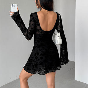 Nouvelle robe tendance pour femme en velours noir à manches longues, dos nu, à fleurs, avec un nœud creux, pour le printemps et l'automne - Product Image 2