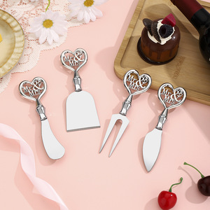 Ensemble de couteaux à fromage Mr & Mrs, 4 pièces, manche en forme de cœur en acier inoxydable, cadeau de mariage pour servir le fromage, décoration de fête - Product Image 3