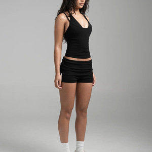 <span class=keywords><strong>Set</strong></span> Yoga Personalizzato con Top a Fascia e Spalline, Pantaloncini con Vita Pieghevole, Completo Sportivo da Donna con Elastico in Vita per Palestra e Allenamento - Product Image 5