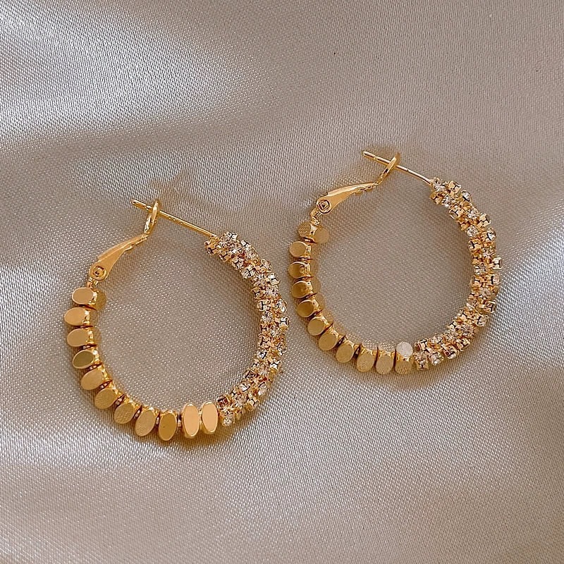 Round Diamond Stud Earrings gold