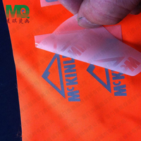 Vinyle thermocollant réfléchissant argenté personnalisable, les décalcomanies thermocollantes réfléchissantes sont utilisées pour l'impression sur les uniformes de travail