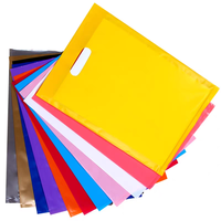 Sacs en plastique HDPE durables avec logo personnalisé pour la vente au détail de vêtements, avec poignée découpée et emballage de remerciement