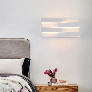 Lámpara LED de pared de 12W, 4000K, blanca, ideal para iluminar espacios interiores y exteriores con eficiencia y estilo. - Product Image 3