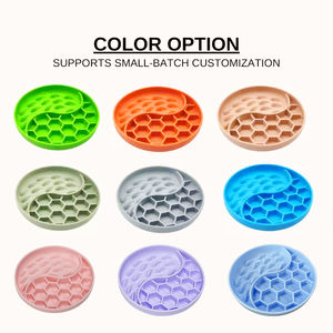 Alfombrilla de silicona cuadrada para lamer y alimentar lentamente a perros, para uso en cocina, venta al por mayor del fabricante - Product Image 5