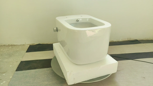 WC suspendu en céramique monobloc à chasse directe, de haute qualité, avec fonction bidet eau chaude et froide - Product Image 3
