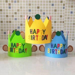 Chapeaux d'<span class=keywords><strong>anniversaire</strong></span> en feutre personnalisés 2026 – Chapeaux d'<span class=keywords><strong>anniversaire</strong></span> pour enfants avec nom brodé <span class=keywords><strong>personnalisé</strong></span> et couronne pour la décoration de fête - Product Image 1