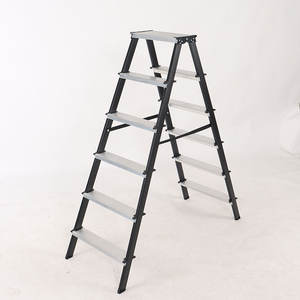 Tabourets à échelle pliante télescopique double face au design moderne avec 12 marches en <span class=keywords><strong>aluminium</strong></span> et <span class=keywords><strong>pieds</strong></span> en acier certifiés EN131 pour usage domestique - Product Image 3